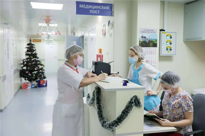 Сотрудники медучреждения на медицинском посту